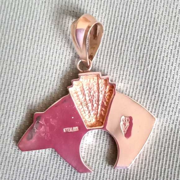 NATIVE AMERICAN INLAY BLACK ONYX AND SHELL TUXEDO BEAR PENDANT - Picture 3 of 8